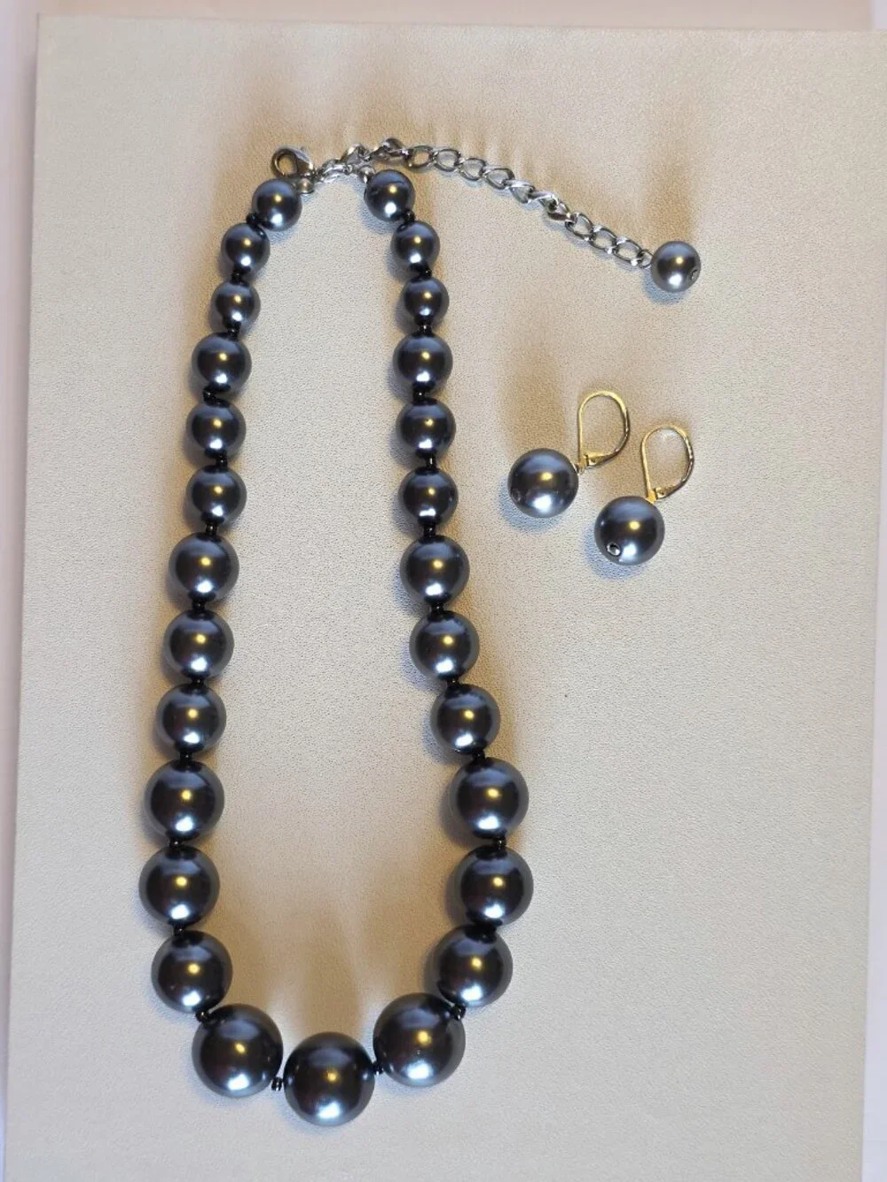 Gray Graduated Faux Pearl Necklace & Earrings Set Silver Tone 16-19